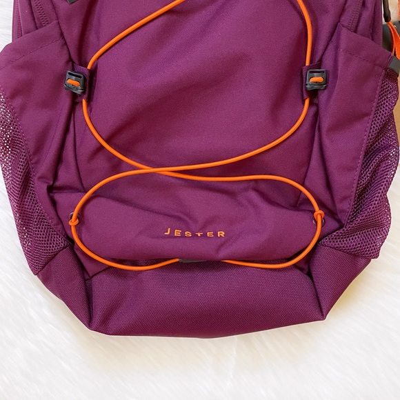 The North Face Women’s Jester 27 Liter Backpack - Picture 3 of 7